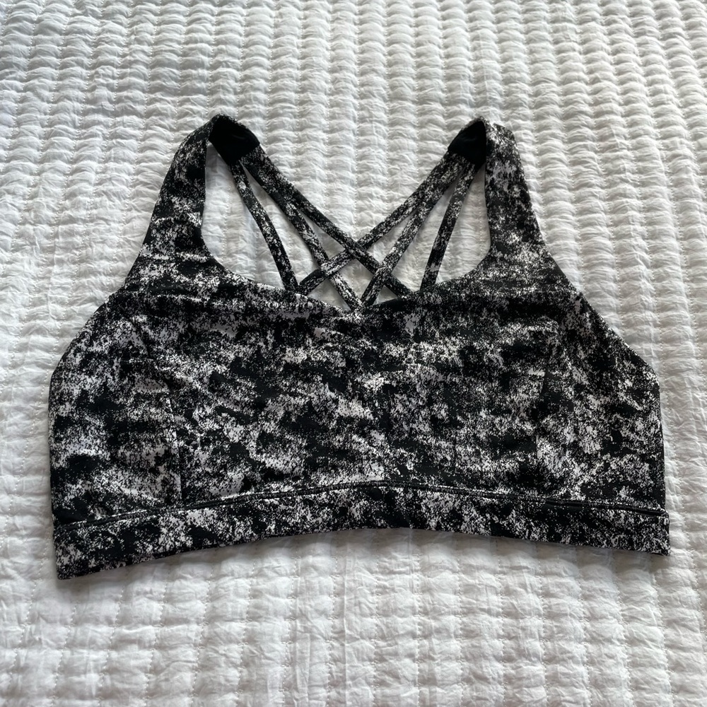 Lululemon Free to be serene bra
